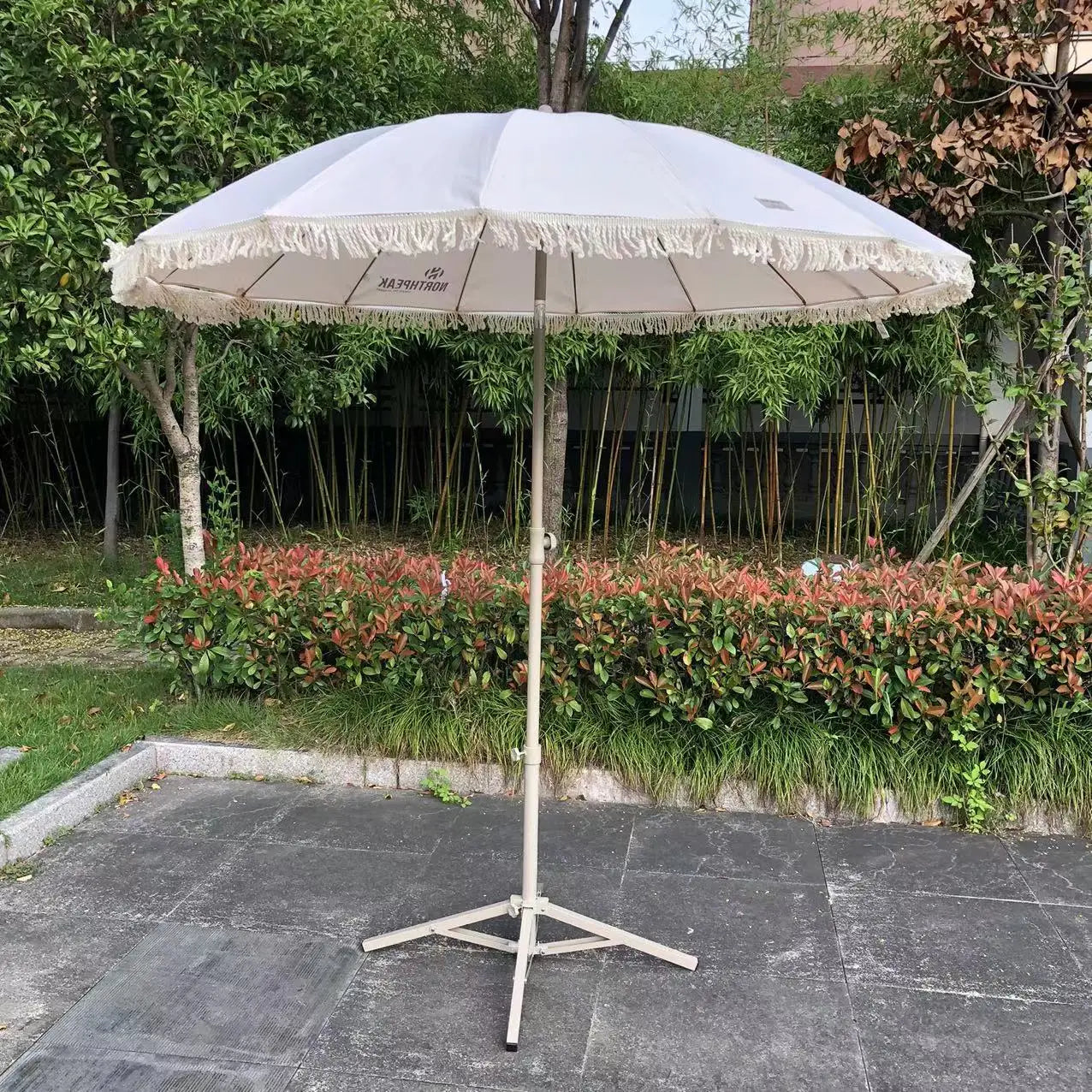 Large Waterproof Outdoor Parasol – OEM product image 5
