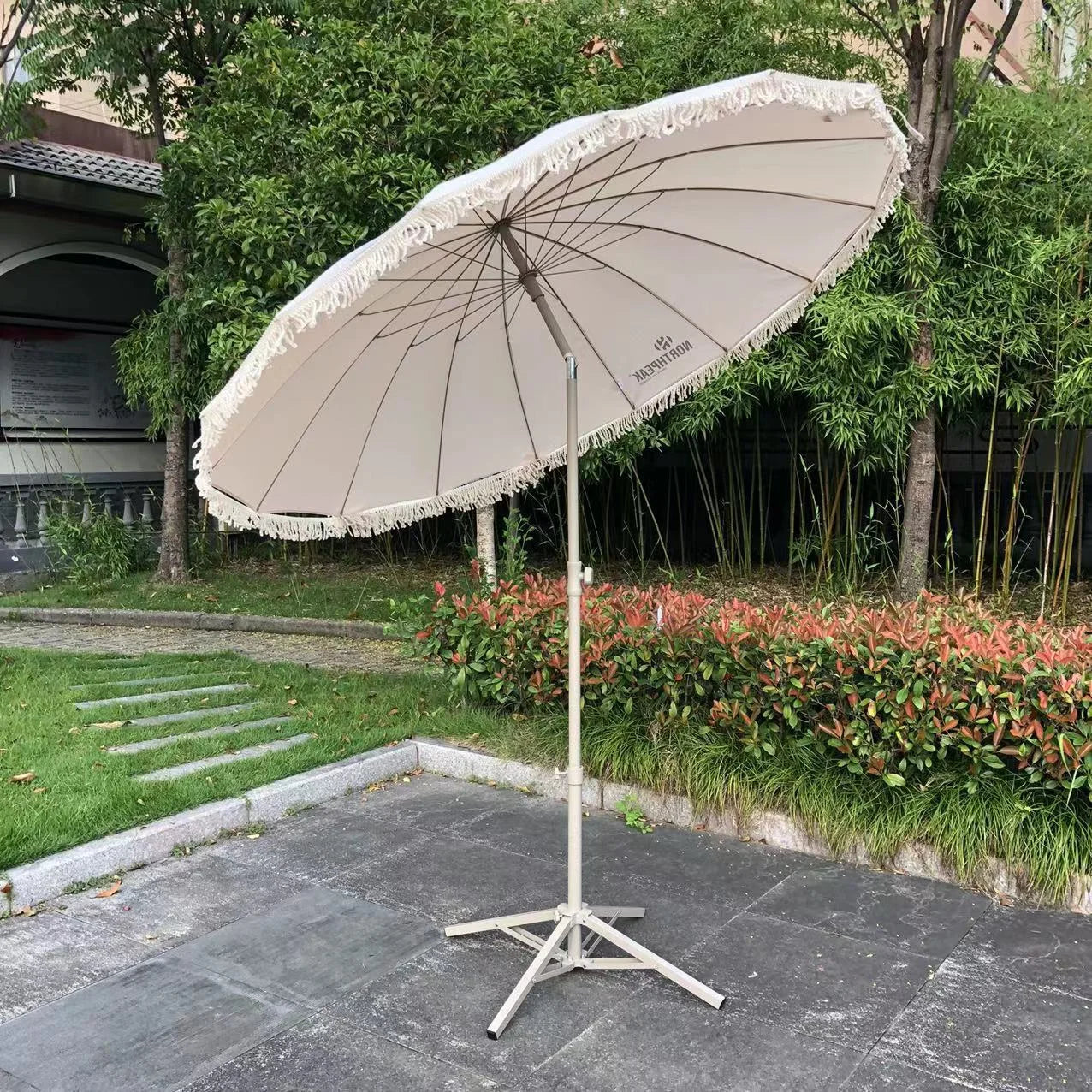 Large Waterproof Outdoor Parasol – OEM product image 3